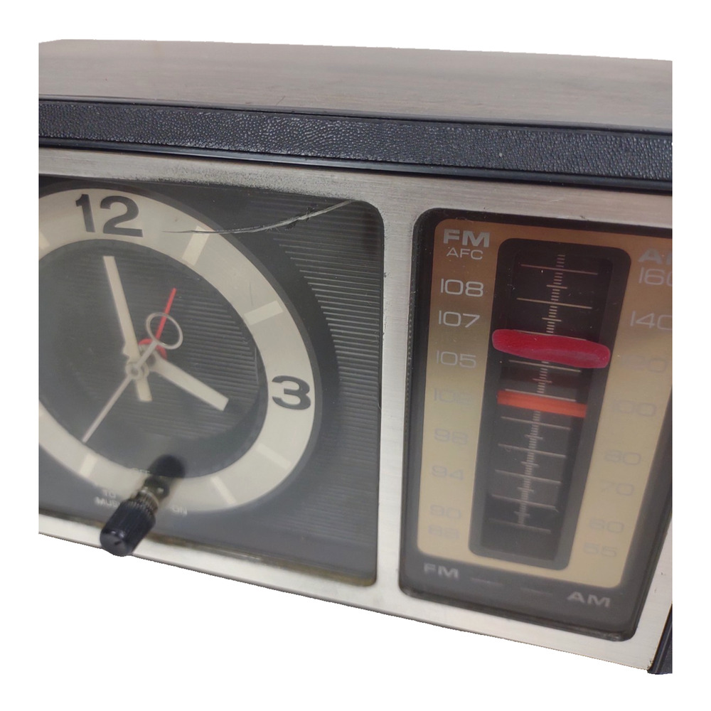 Vintage General Electric Clock Radio Model 7-4501 A - Walnut Grain Tested MCM - Picture 10 of 10